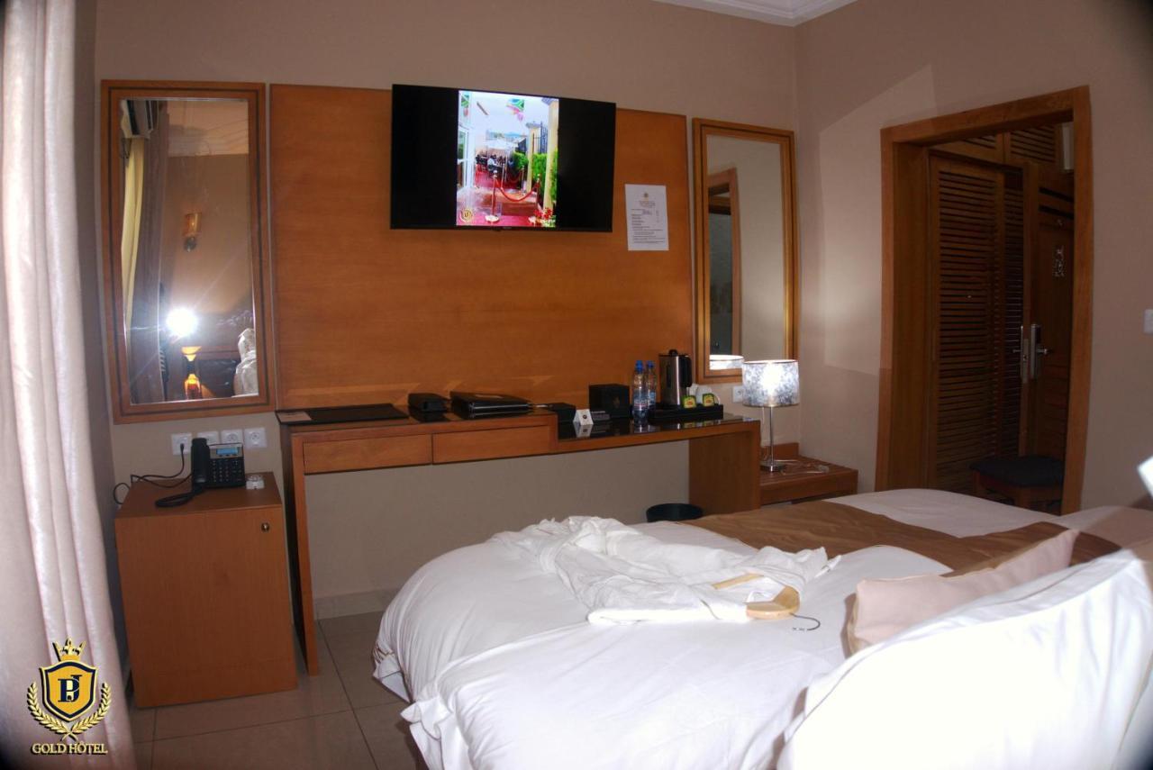 Gold Hotel Bafang Exterior foto